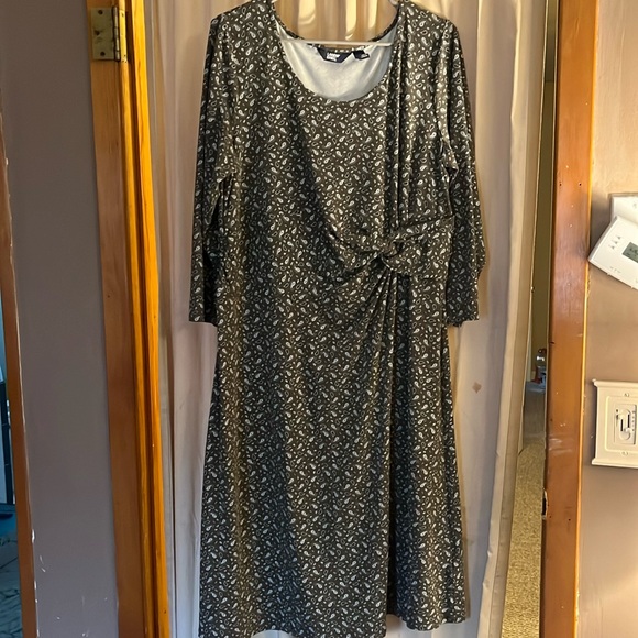 Lands End Women’s Size Large 3/4 Sleeve Knee Length Green Dress. Like New. - Picture 1 of 3